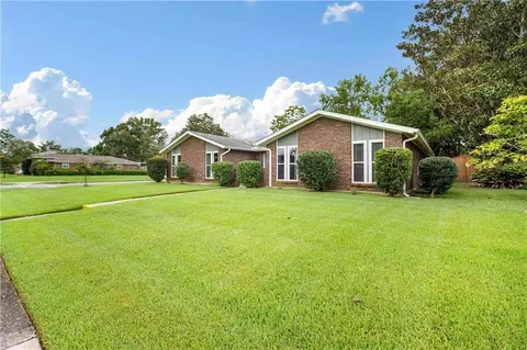 2274 Christopher Dr, Mobile, AL 36609