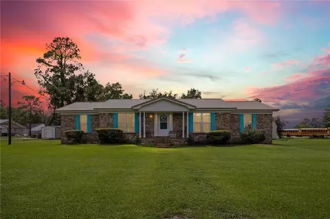 14230 Wintzell Ave S, Bayou La Batre, AL 36509