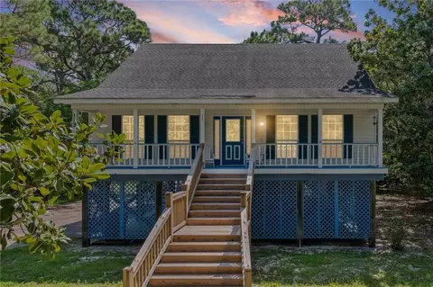 112 Audubon St, Dauphin Island, AL 36528