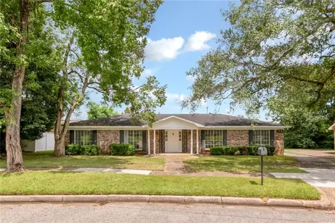421 Pennington Cir, Mobile, AL 36606