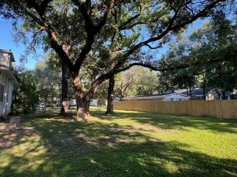 Exterior - 104 Mohawk St, Mobile, AL 36606 photo 5 of 10