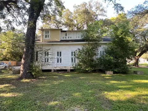 Exterior - 104 Mohawk St, Mobile, AL 36606 photo 3 of 10