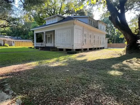Exterior - 104 Mohawk St, Mobile, AL 36606 photo 2 of 10