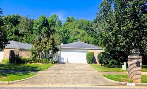 22 Stonebridge Ct, Mobile, AL 36608