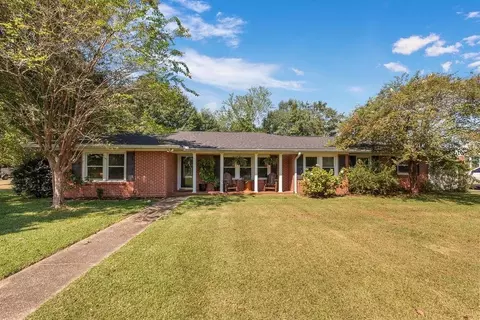 702 Presley St S, Atmore, AL 36502