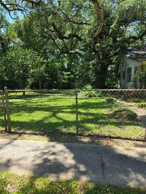 Exterior - 617 Oak Ave, Mobile, AL 36610 photo 5 of 8