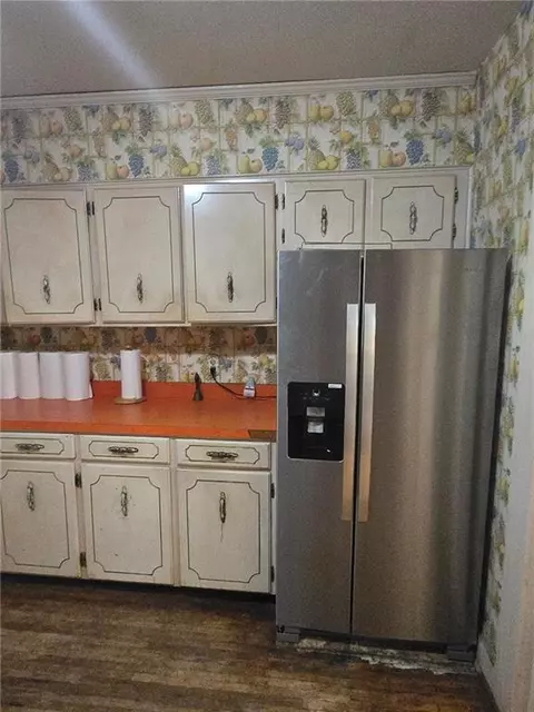 Kitchen - 617 Oak Ave, Mobile, AL 36610 photo 1 of 2