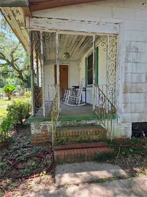 Exterior - 617 Oak Ave, Mobile, AL 36610 photo 4 of 8