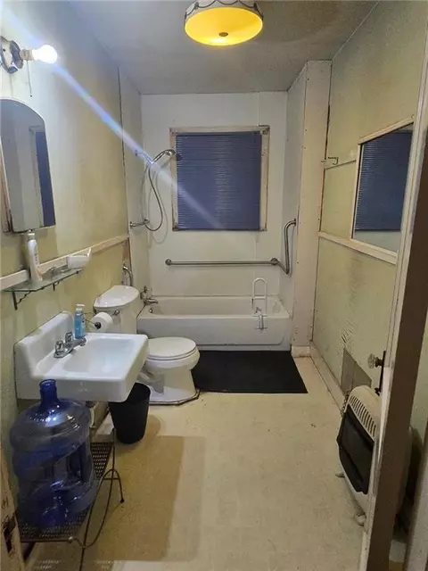 Bath - 617 Oak Ave, Mobile, AL 36610 photo 3 of 3