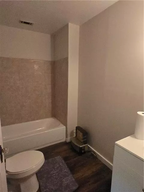 Bath - 617 Oak Ave, Mobile, AL 36610 photo 2 of 3
