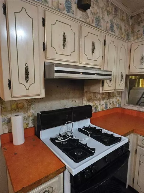 Kitchen - 617 Oak Ave, Mobile, AL 36610 photo 2 of 2