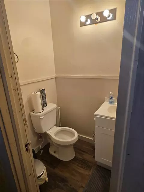 Bath - 617 Oak Ave, Mobile, AL 36610 photo 1 of 3
