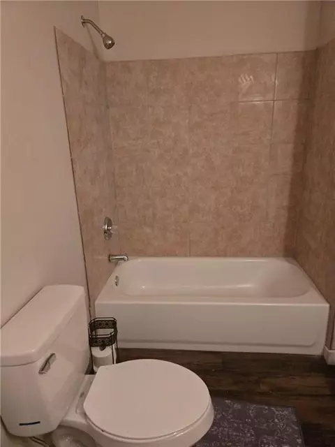Bath - 617 Oak Ave, Mobile, AL 36610 photo 4 of 6