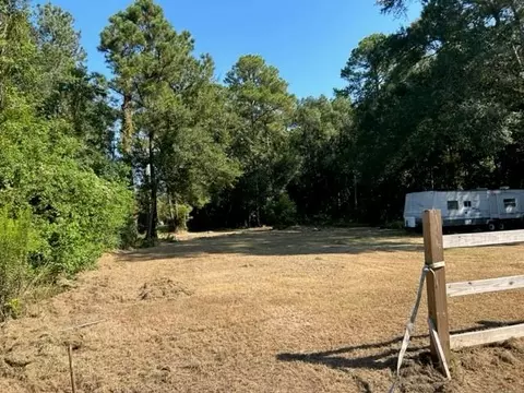 8550 Julius St, Bayou La Batre, AL 36509