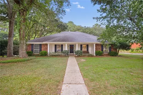 1040 Wakefield Dr W, Mobile, AL 36695