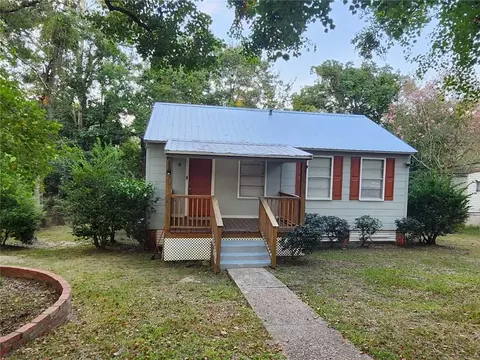 8 Ryan St, Chickasaw, AL 36611