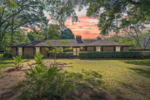 1900 Foxfire Rd, Mobile, AL 36618