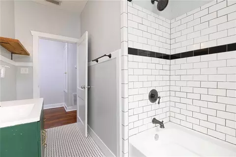 Bath - 300 Dexter Ave, Mobile, AL 36604 photo 4 of 4