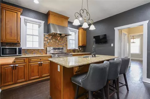 Kitchen - 300 Dexter Ave, Mobile, AL 36604 photo 1 of 2