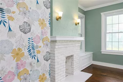 Living - 300 Dexter Ave, Mobile, AL 36604 photo 2 of 3