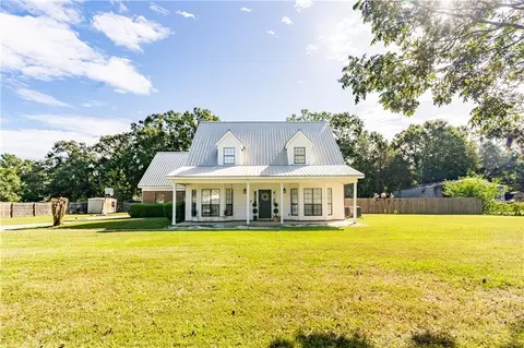 9596 Christy St, Creola, AL 36525