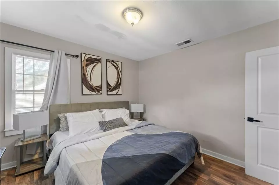 Bedroom - 2663 Pleasant Valley Rd, Mobile, AL 36606 photo 3 of 5