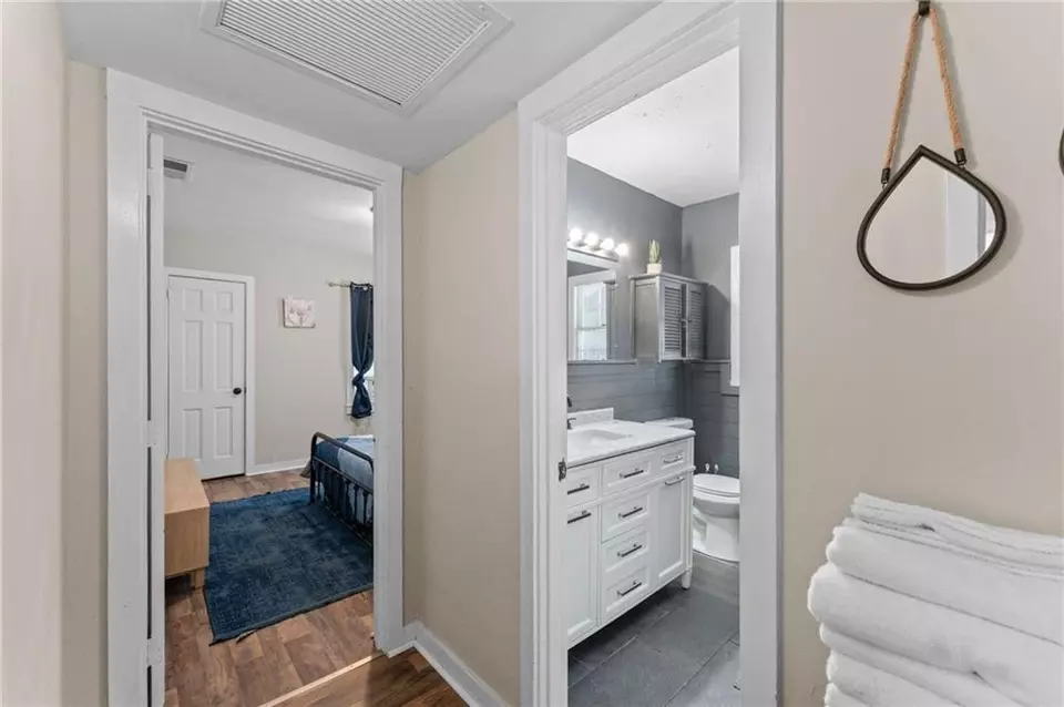 Entry Way - 2663 Pleasant Valley Rd, Mobile, AL 36606 photo 2 of 2