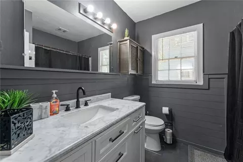 Bath - 2663 Pleasant Valley Rd, Mobile, AL 36606 photo 1 of 1