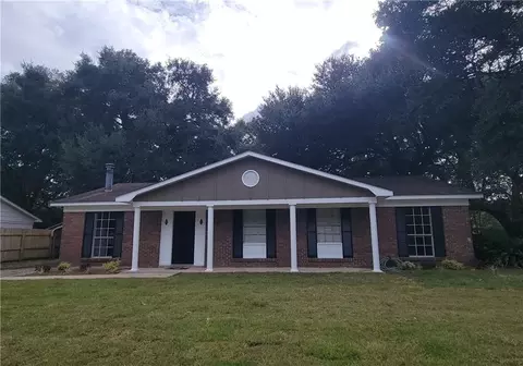 159 Courtaulds Ave W, Saraland, AL 36571