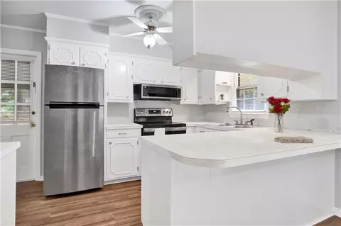 Kitchen - 5859 Chalet Dr N, Mobile, AL 36608 photo 1 of 3