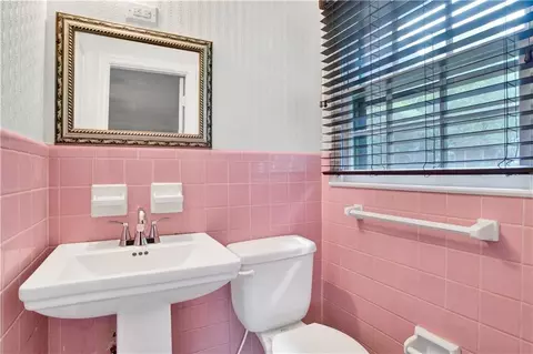 Bath - 5859 Chalet Dr N, Mobile, AL 36608 photo 3 of 3
