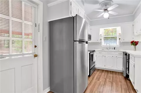 Kitchen - 5859 Chalet Dr N, Mobile, AL 36608 photo 3 of 3