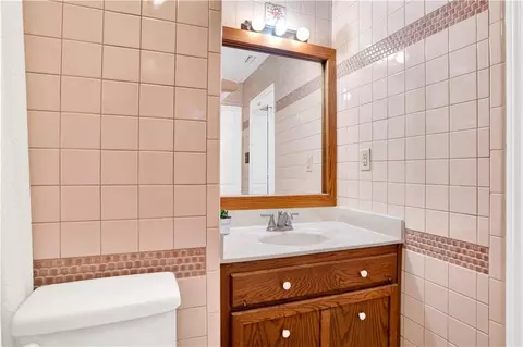 Bath - 5859 Chalet Dr N, Mobile, AL 36608 photo 1 of 3