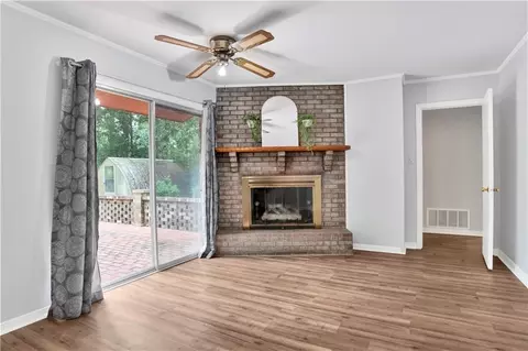 Living - 5859 Chalet Dr N, Mobile, AL 36608 photo 5 of 6