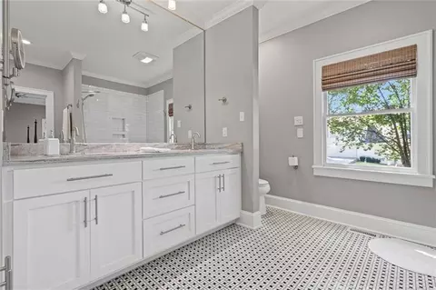 Bath - 1100 Bristol Ct, Mobile, AL 36608 photo 1 of 5