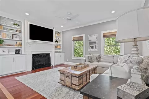 Living - 1100 Bristol Ct, Mobile, AL 36608 photo 2 of 2
