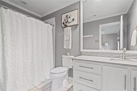 Bath - 1100 Bristol Ct, Mobile, AL 36608 photo 3 of 5