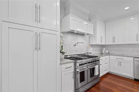 Kitchen - 1100 Bristol Ct, Mobile, AL 36608 photo 2 of 3