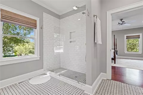 Bath - 1100 Bristol Ct, Mobile, AL 36608 photo 2 of 5