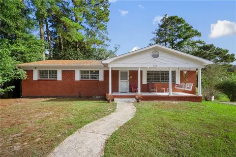 210 Cache Cir, Chickasaw, AL 36611