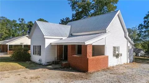 Exterior - 604 8th St N, Clanton, AL 35045 photo 4 of 7
