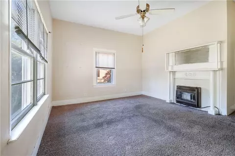 Living - 604 8th St N, Clanton, AL 35045 photo 4 of 5