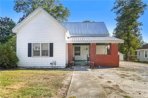 604 8th St N, Clanton, AL 35045