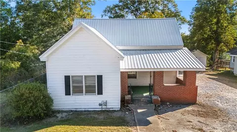 Exterior - 604 8th St N, Clanton, AL 35045 photo 3 of 7