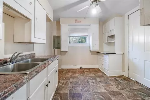 Kitchen - 604 8th St N, Clanton, AL 35045 photo 1 of 1