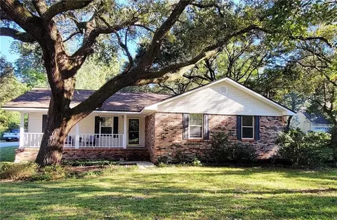 573 Ridgewood Dr, Daphne, AL 36526