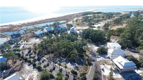 714 Hernando Pl, Dauphin Island, AL 36528