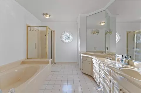 Bath - 3658 Dawes Rd, Mobile, AL 36695 photo 3 of 4