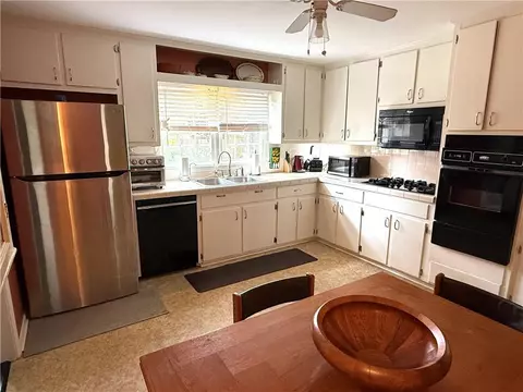 Kitchen - 20 Westminster Way, Mobile, AL 36608 photo 1 of 2