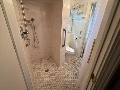 Bath - 20 Westminster Way, Mobile, AL 36608 photo 1 of 3